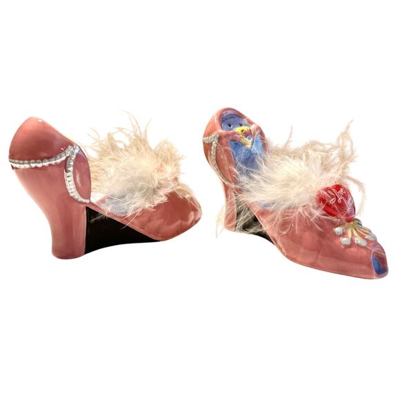 I Love Lucy Salt & Pepper Shakers Pink Shoes Feathers Vandor 2002 Episode 116 - Picture 2 of 6